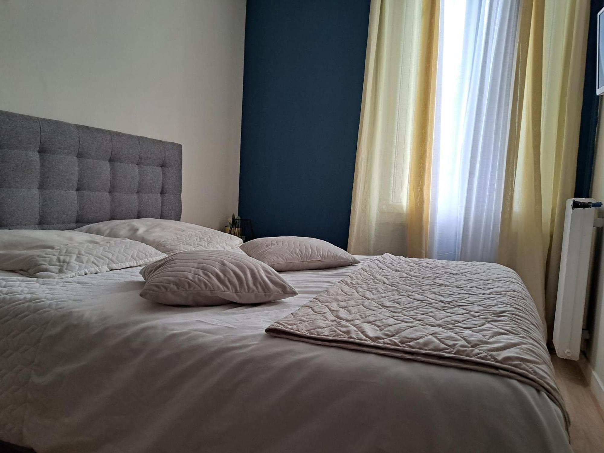 Chambre Spacieuse - Dressing - Sdb Communes - Parking Prive Nîmes Eksteriør bilde