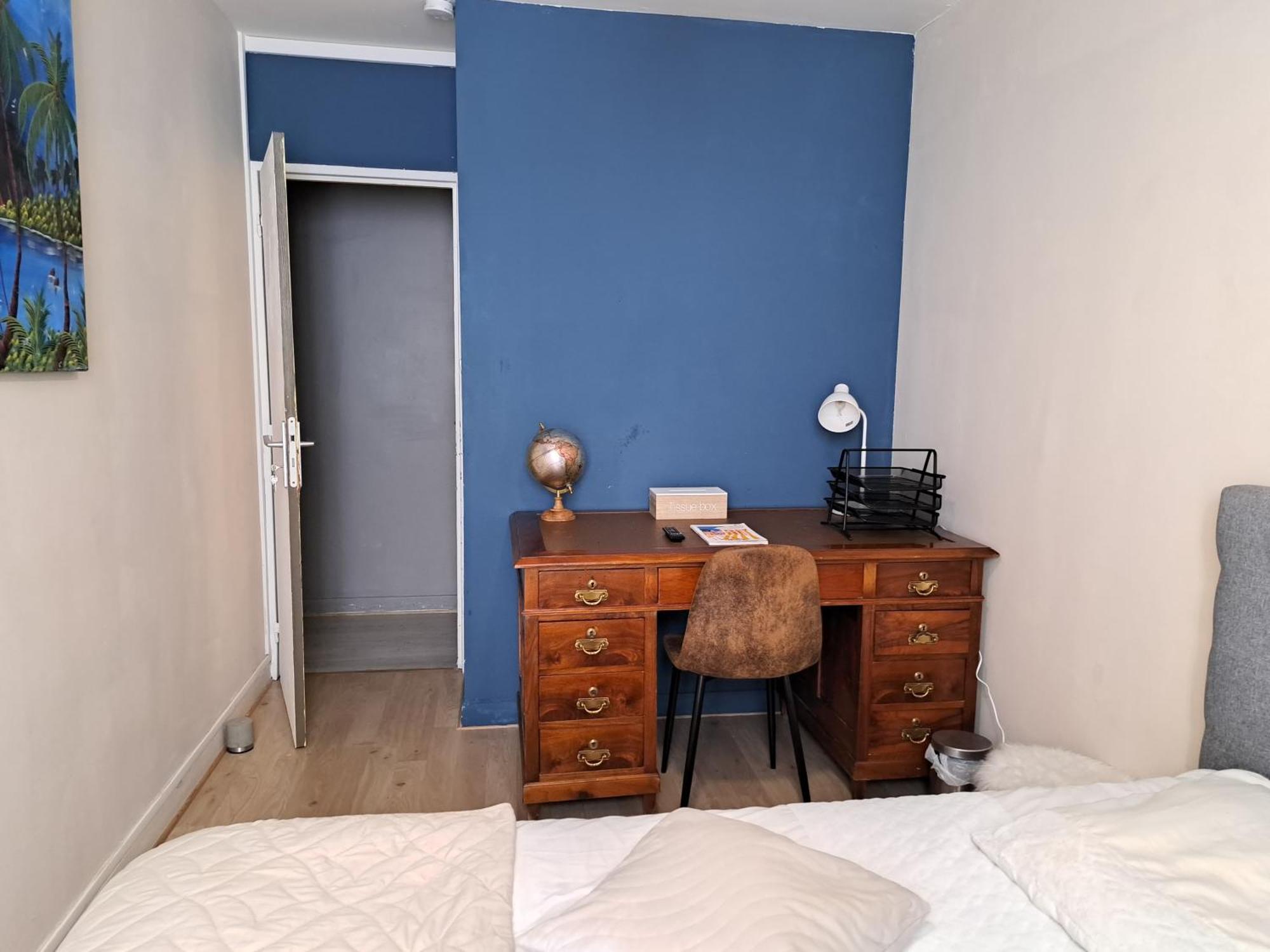 Chambre Spacieuse - Dressing - Sdb Communes - Parking Prive Nîmes Eksteriør bilde